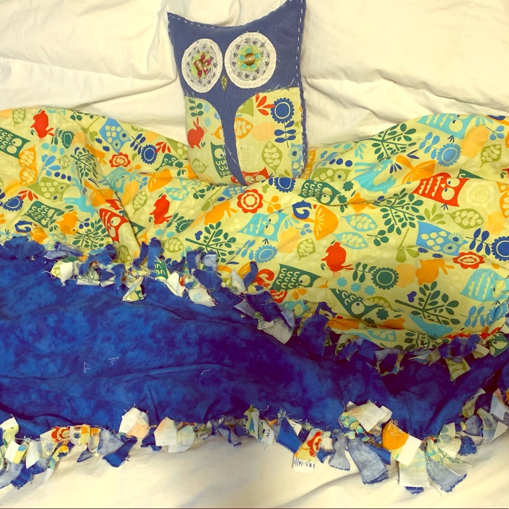 Cute little baby blanket and matching owl pillow